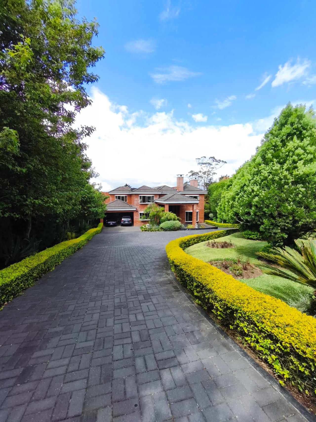 🏡 Residencia de Lujo en Venta | Cond. las Alturas 2 — Casa en Venta en Las Alturas, Carretera a El Salvador, Guatemala, Ciudad — foto 2 de 17