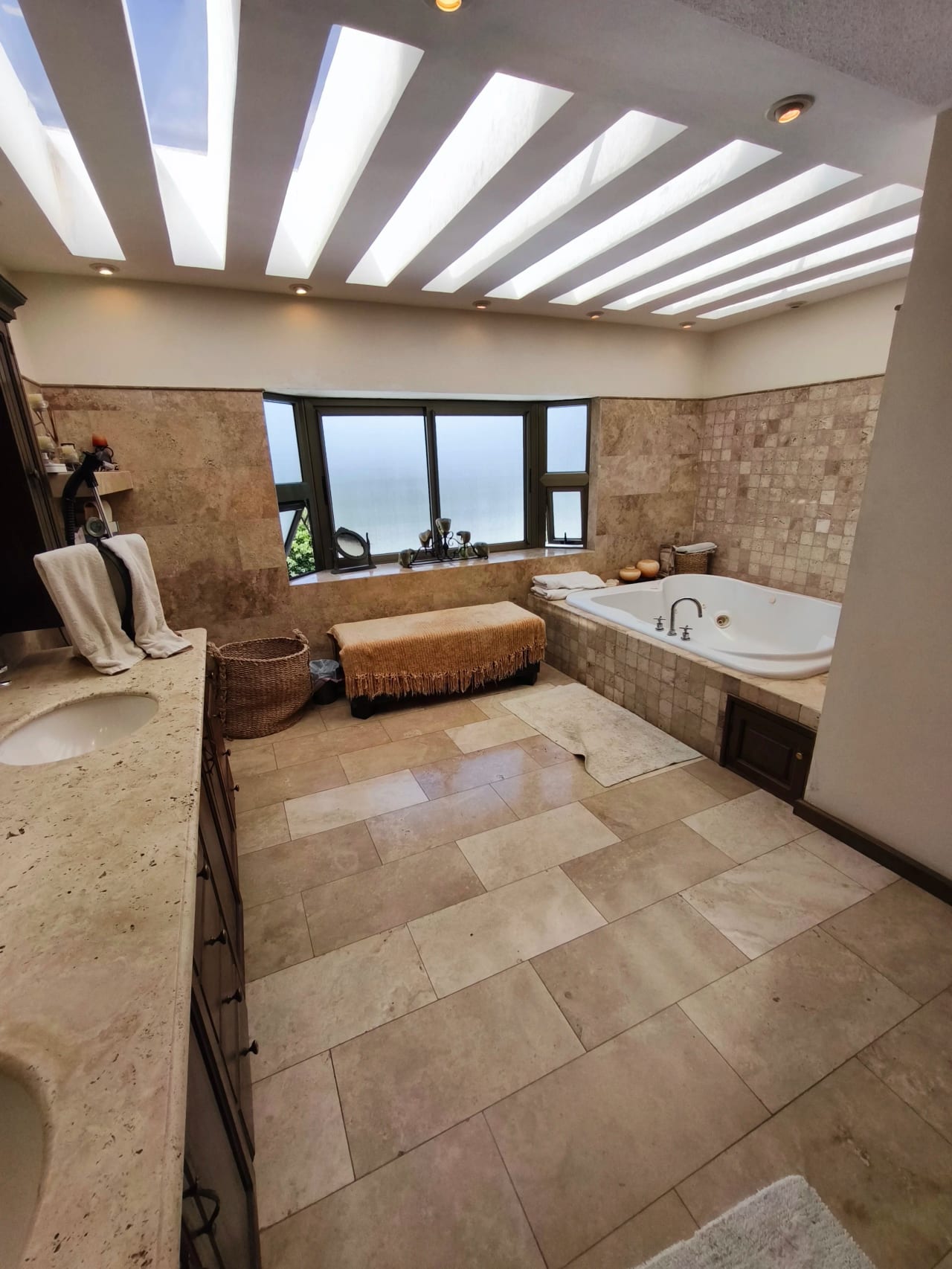 🏡 Residencia de Lujo en Venta | Cond. las Alturas 2 — Casa en Venta en Las Alturas, Carretera a El Salvador, Guatemala, Ciudad — foto 14 de 17