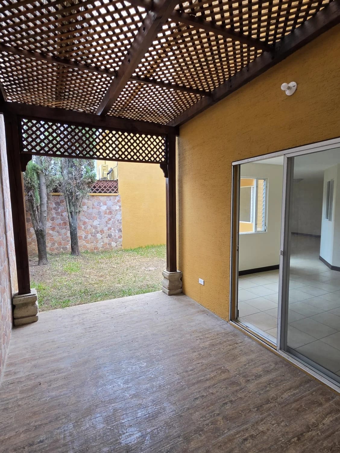 Vendo Casa Como Nueva* 📍 *bosques de San Marino - Ciudad San Cristób — Casa en Venta en Zona 8 Mixco, Guatemala, Ciudad — foto 3 de 17