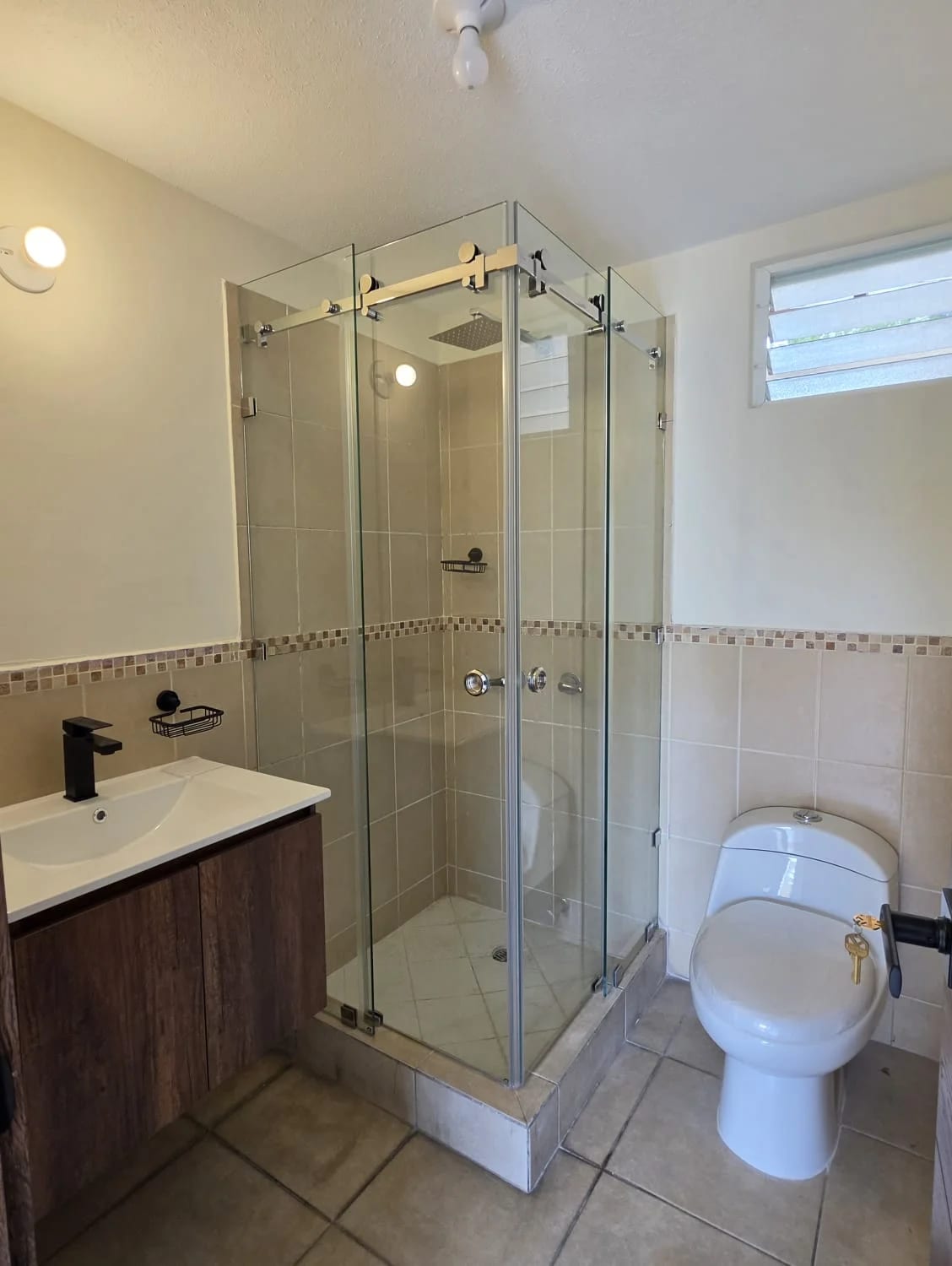 Vendo Casa Como Nueva* 📍 *bosques de San Marino - Ciudad San Cristób — Casa en Venta en Zona 8 Mixco, Guatemala, Ciudad — foto 10 de 17