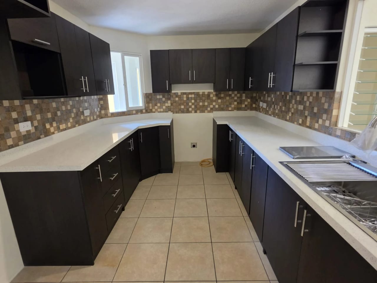 Vendo Casa Como Nueva* 📍 *bosques de San Marino - Ciudad San Cristób — Casa en Venta en Zona 8 Mixco, Guatemala, Ciudad — foto 16 de 17