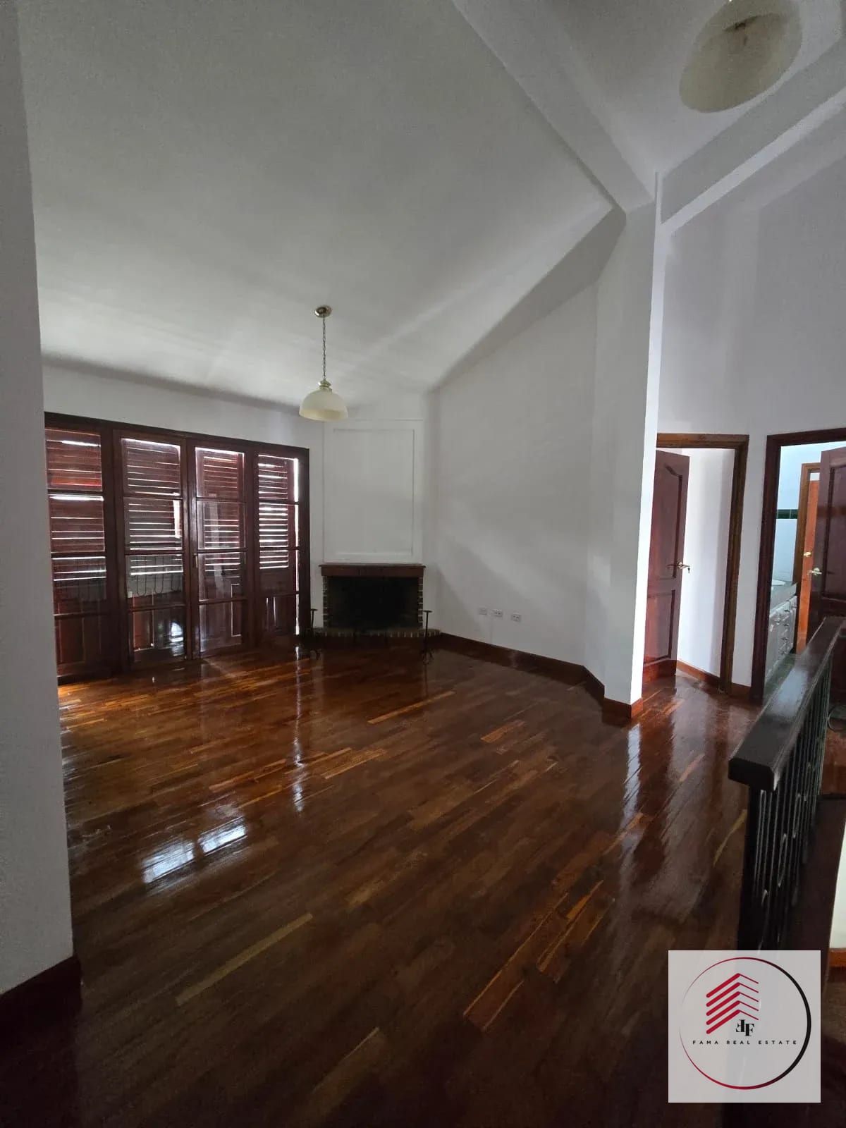 VENDO LINDA Y GRANDE CASA EN MANANTIALES CARRETERA A EL SALVADOR — Casa en Venta en San José Pinula, Guatemala, Ciudad — foto 2 de 17