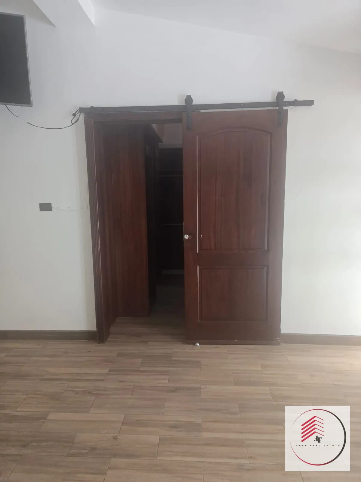 SE RENTA HERMOSA CASA EN ZONA 15 EL REFUGIO DENTRO DE GARITA (ATRAS DE MULTIMEDICA) — Casa en Alquiler en El Refugio, Zona 15, Guatemala, Ciudad — foto 6 de 14