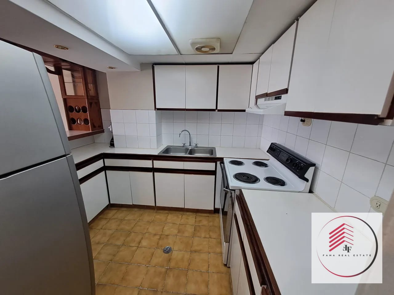 SE RENTA APARTAMENTO AMUEBLADO EN ZONA 9 EN EDIFICIO ALAMEDA — Apartamento en Alquiler en Zona 9, Guatemala, Ciudad — foto 10 de 14
