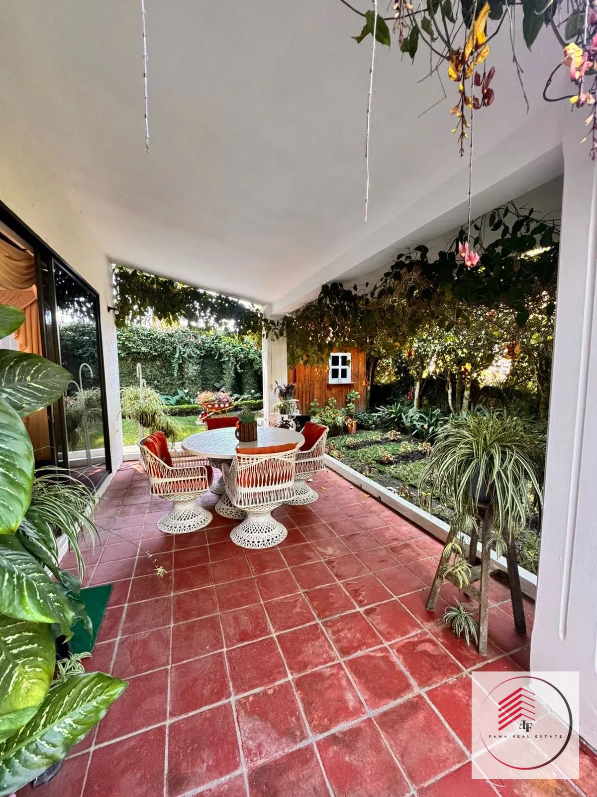 CASA EN RENTA EN JACARANDAS DE MUXBAL (Amueblada o sin muebles) — Casa en Alquiler en Jacarandas de Muxbal, Muxbal, Guatemala, Ciudad — foto 1 de 1