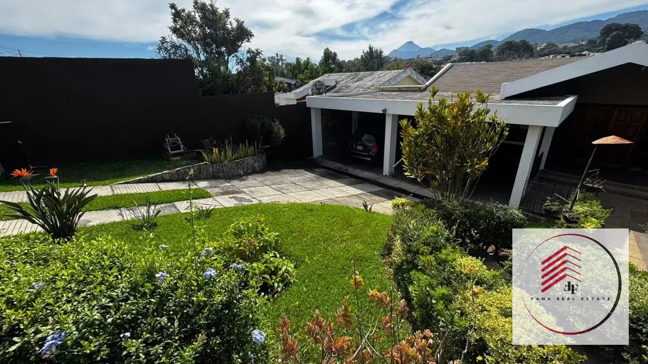 Zona 8 de Mixco San Cristobal Amplia Casa con Extenso Jardin en Venta — Casa en Venta en Zona 8 Mixco, Guatemala, Ciudad — foto 1 de 10