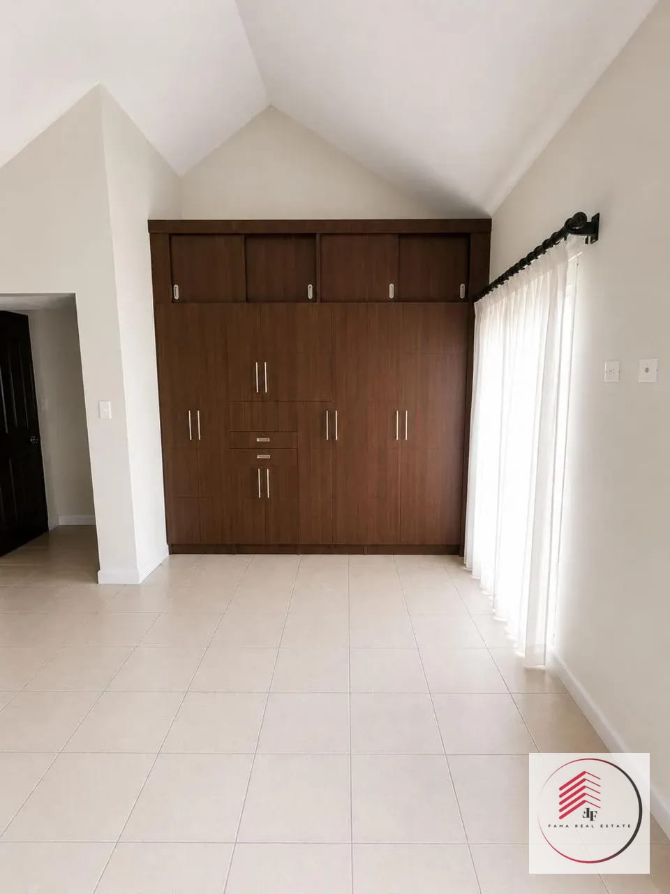 Vendo Casa Condado el Naranjo, Zona 4 Mixco — Casa en Venta en Condado Naranjo, Zona 4 Mixco, Guatemala, Ciudad — foto 2 de 12