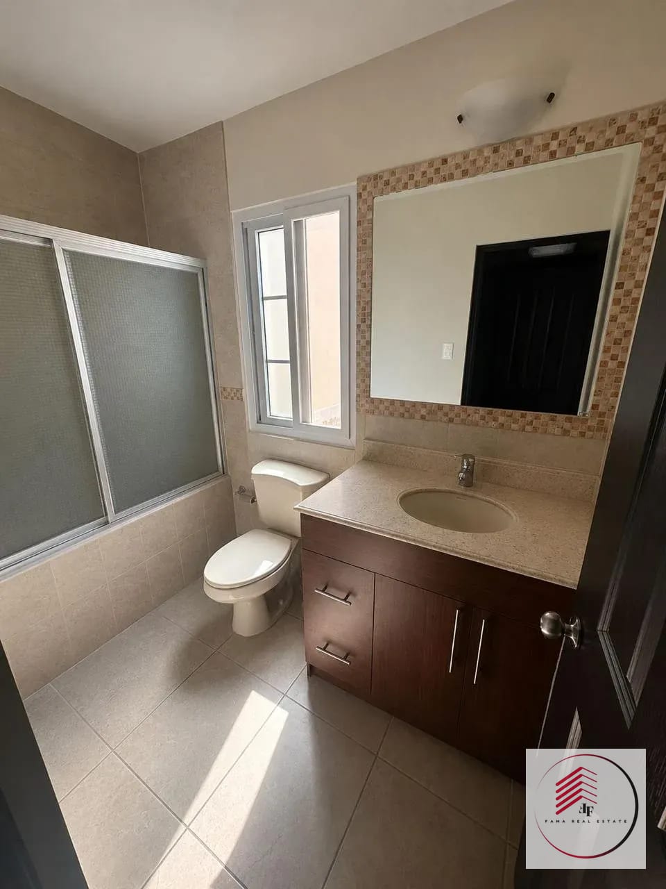 Vendo Casa Condado el Naranjo, Zona 4 Mixco — Casa en Venta en Condado Naranjo, Zona 4 Mixco, Guatemala, Ciudad — foto 4 de 12