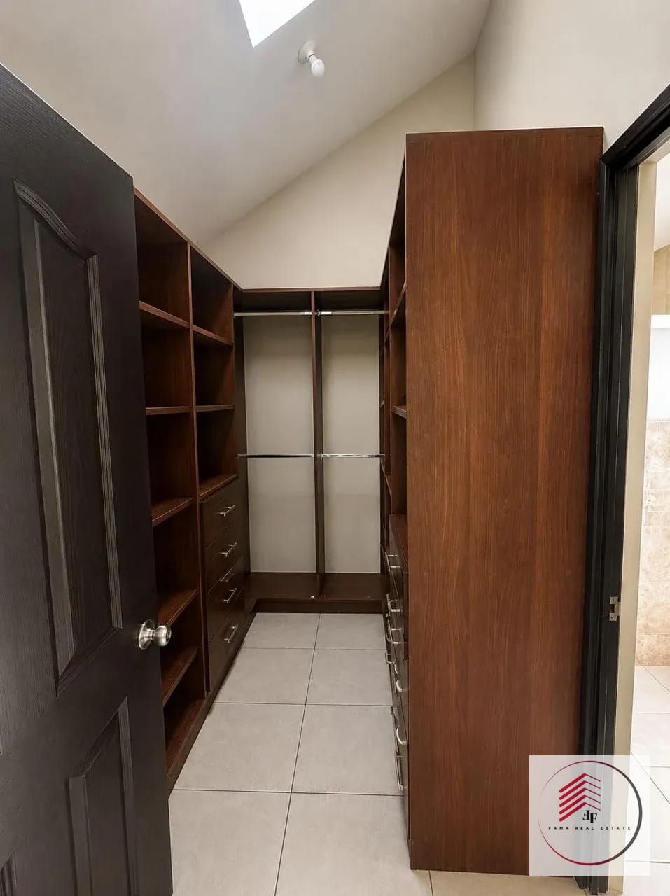 Vendo Casa Condado el Naranjo, Zona 4 Mixco — Casa en Venta en Condado Naranjo, Zona 4 Mixco, Guatemala, Ciudad — foto 10 de 12