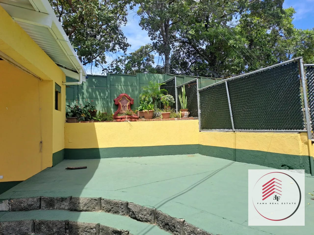 CASA DE UN NIVEL EN VENTA en Condominio Santa Barbara 2, San Cristóbal Mixco — Casa en Venta en Zona 8 Mixco, Guatemala, Ciudad — foto 14 de 17