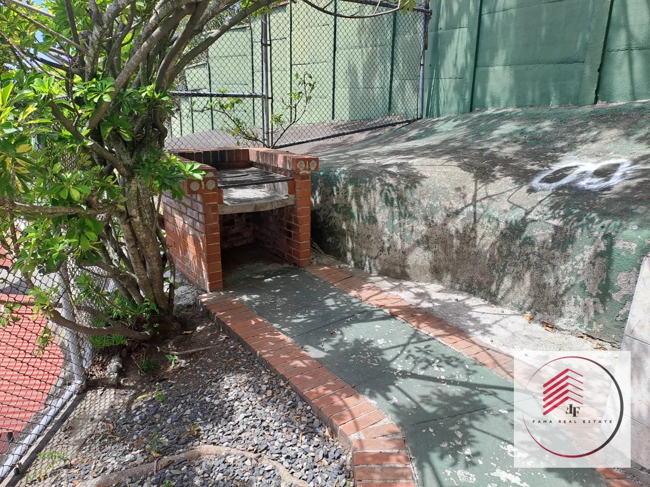 CASA DE UN NIVEL EN VENTA en Condominio Santa Barbara 2, San Cristóbal Mixco — Casa en Venta en Zona 8 Mixco, Guatemala, Ciudad — foto 16 de 17