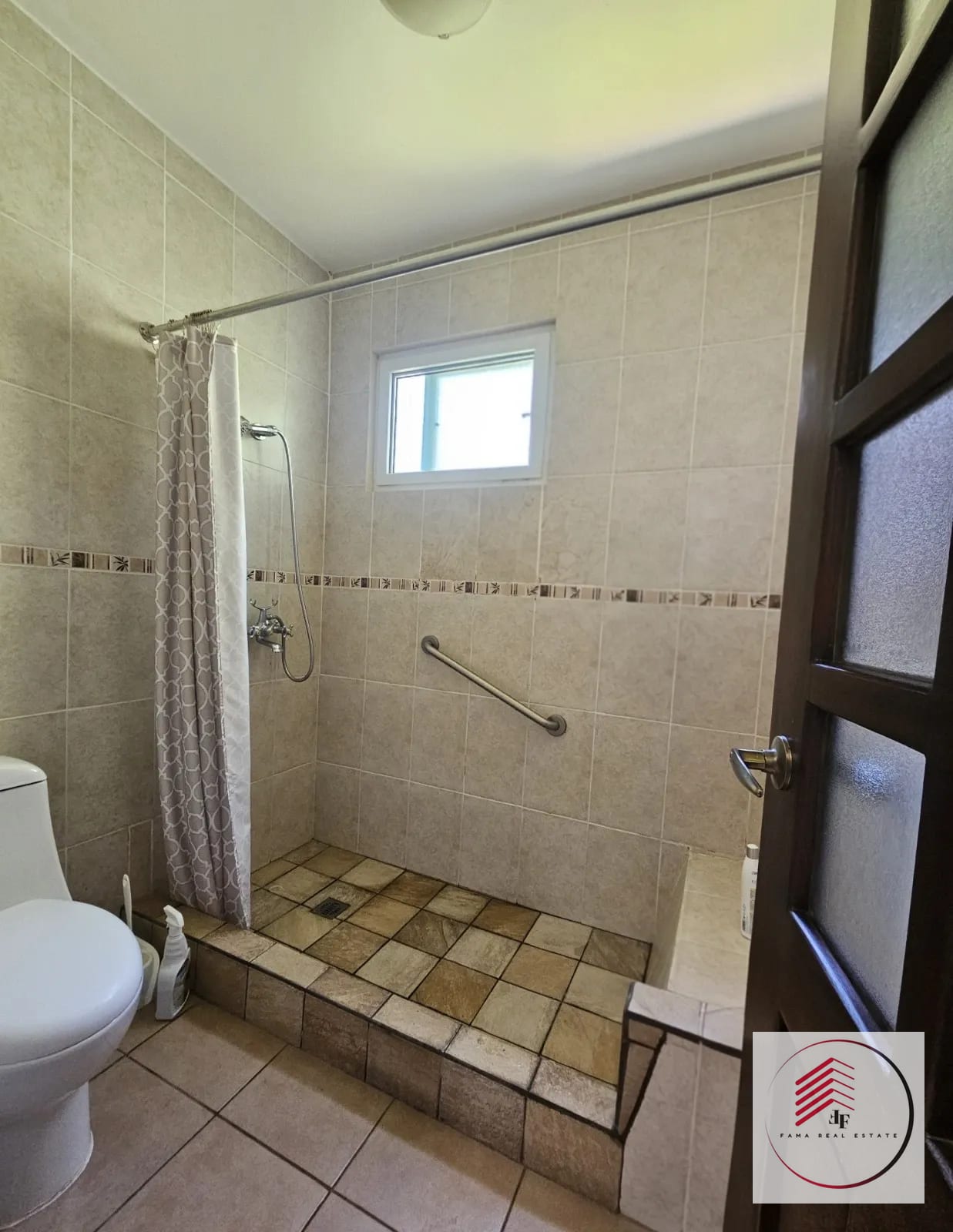 Amplia Casa de 1 nivel en VENTA km. 16.5 Entre Bosques, CAES â Casa en Venta en Carretera a El Salvador, Guatemala, Ciudad â foto 3 de 17