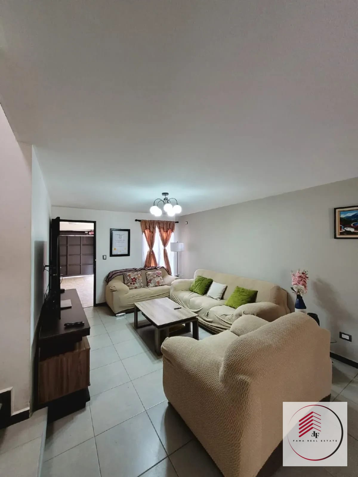 Ganga Venta Hermosa Casa en Cumbres de la Arboleda en KM 21.5 (CAES) — Casa en Venta en Cumbres de La Arboleda, Carretera a El Salvador, Guatemala, Ciudad — foto 5 de 17