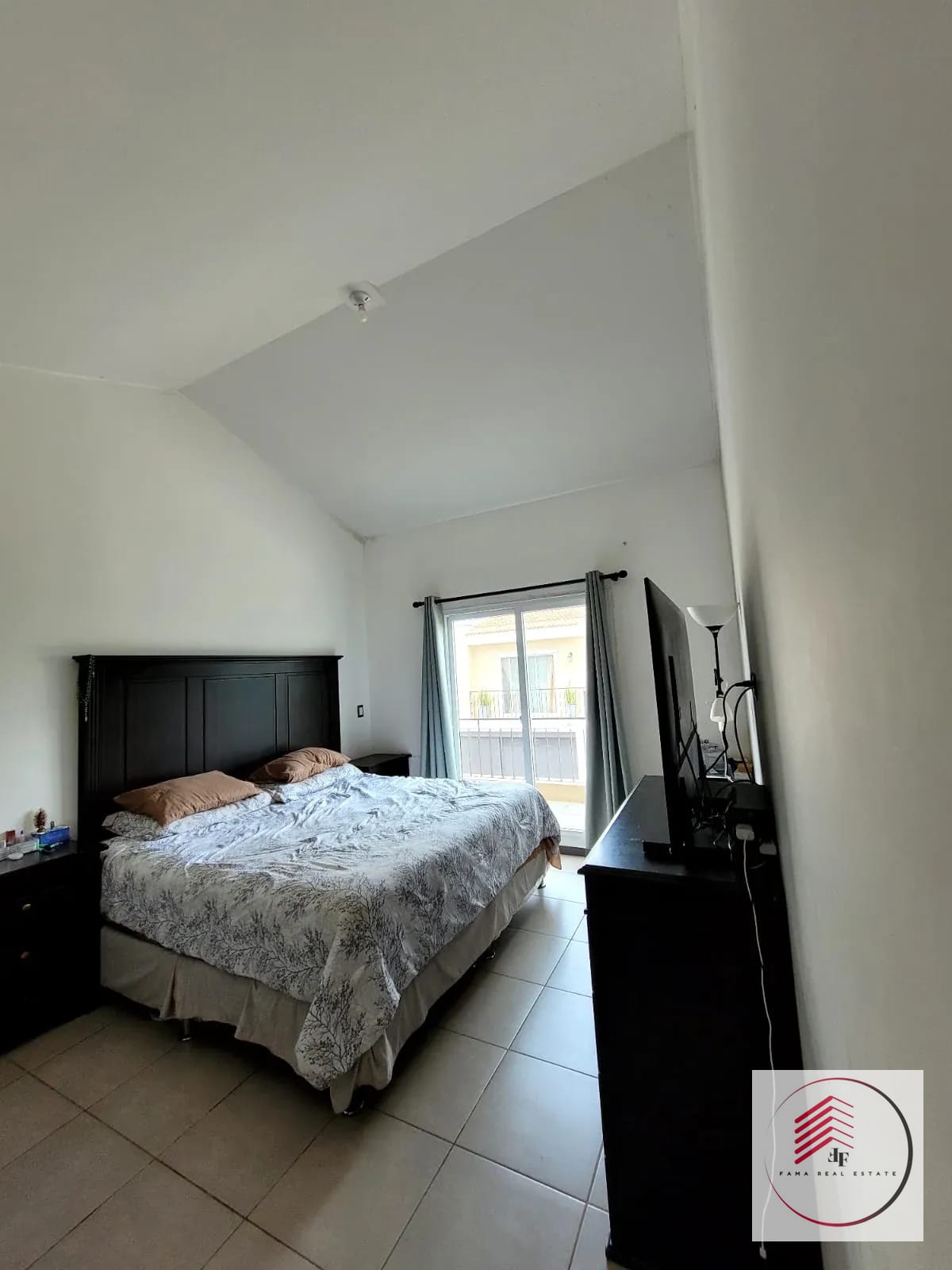 Ganga Venta Hermosa Casa en Cumbres de la Arboleda en KM 21.5 (CAES) — Casa en Venta en Cumbres de La Arboleda, Carretera a El Salvador, Guatemala, Ciudad — foto 7 de 17