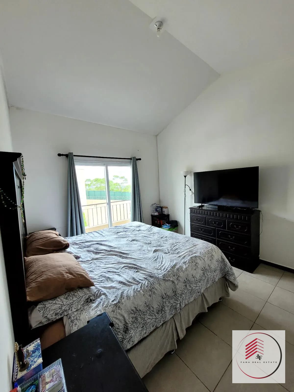 Ganga Venta Hermosa Casa en Cumbres de la Arboleda en KM 21.5 (CAES) — Casa en Venta en Cumbres de La Arboleda, Carretera a El Salvador, Guatemala, Ciudad — foto 11 de 17