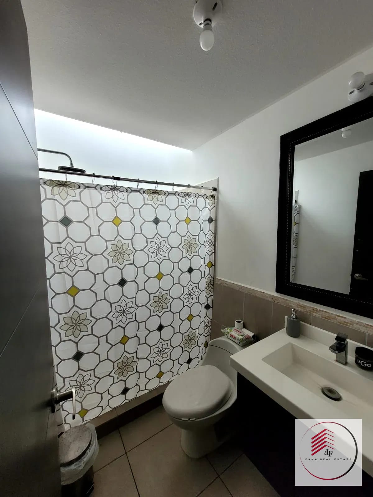 Ganga Venta Hermosa Casa en Cumbres de la Arboleda en KM 21.5 (CAES) — Casa en Venta en Cumbres de La Arboleda, Carretera a El Salvador, Guatemala, Ciudad — foto 15 de 17