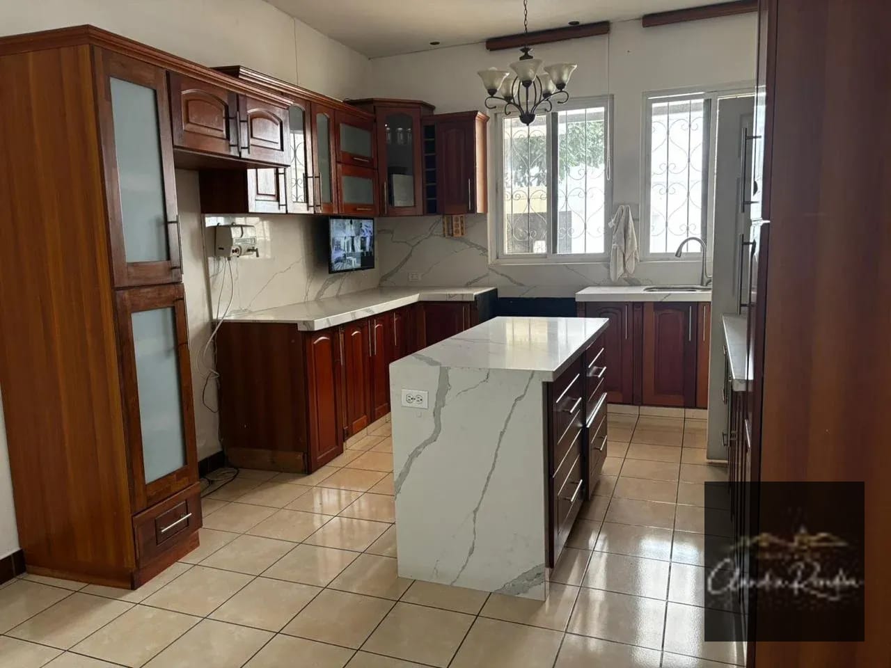 Casa en venta, San Cristobal, Mixco, Guatemala - Image 2
