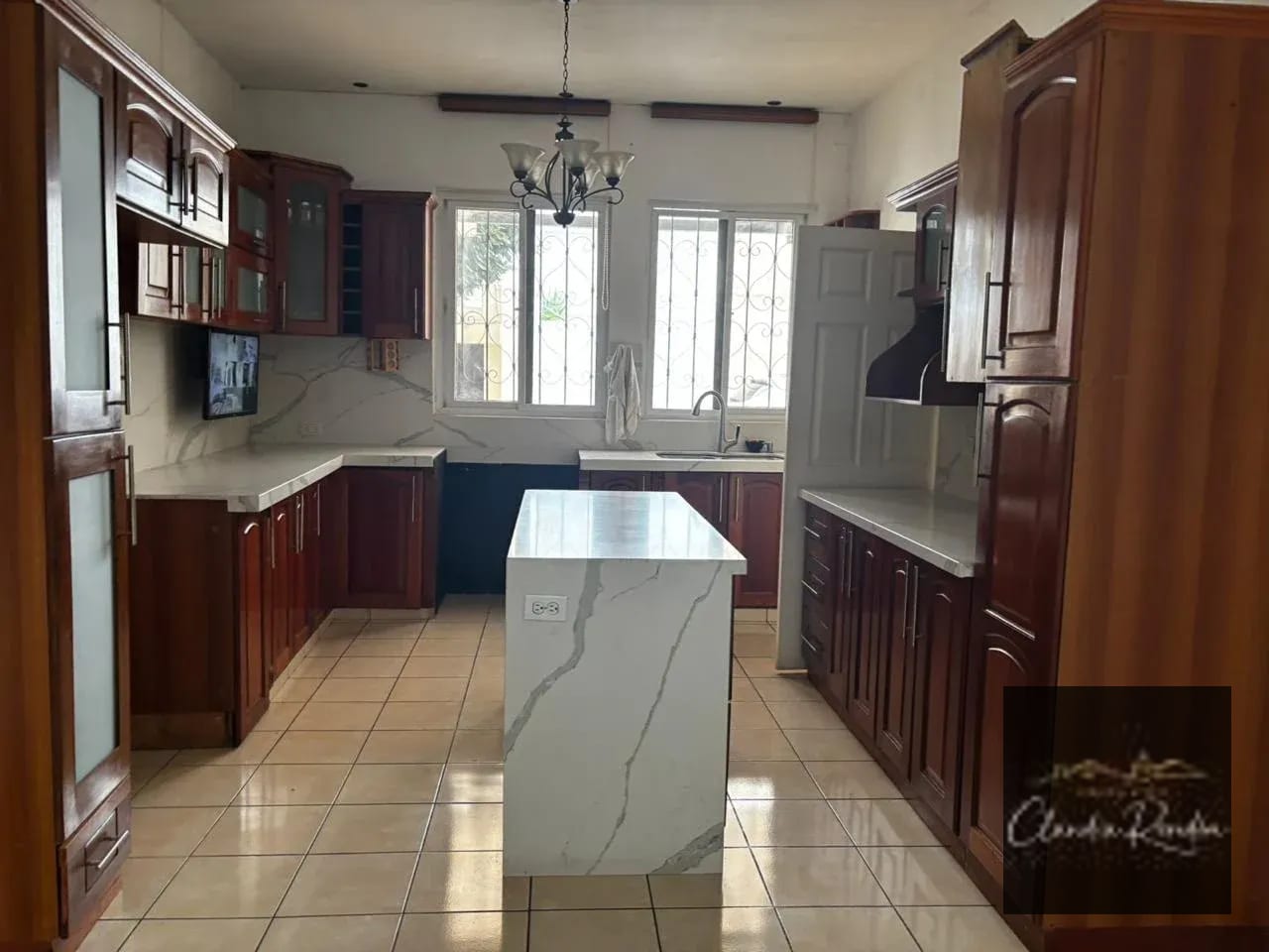 Casa en venta, San Cristobal, Mixco, Guatemala - Image 3