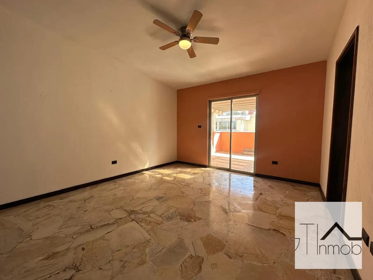 Apartamento de dos niveles — Apartamento en Venta en Ciudad Vieja, Zona 10, Guatemala, Ciudad — foto 12 de 17