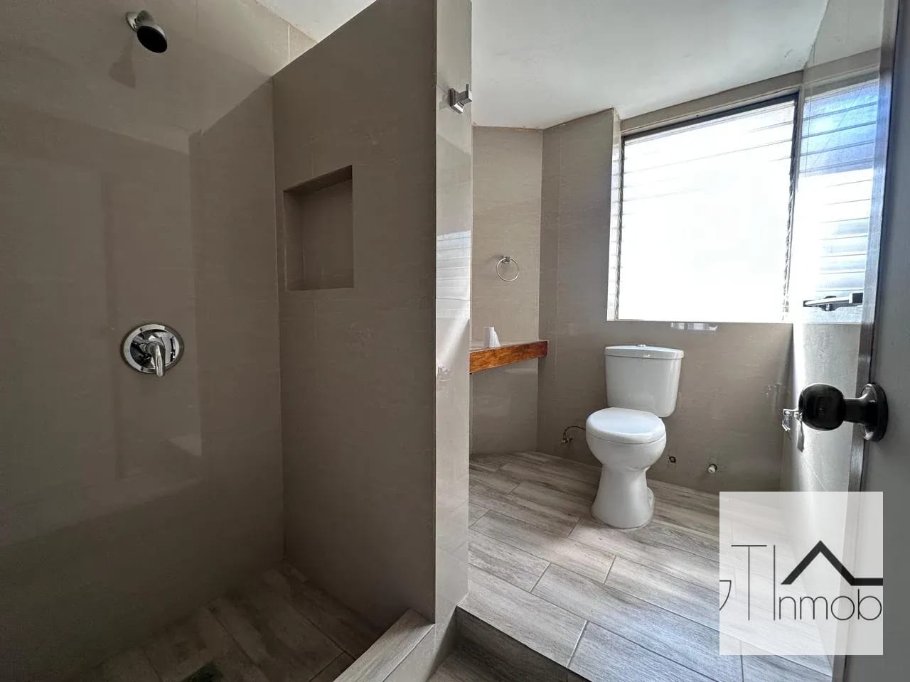 Apartamento de dos niveles — Apartamento en Venta en Ciudad Vieja, Zona 10, Guatemala, Ciudad — foto 14 de 17