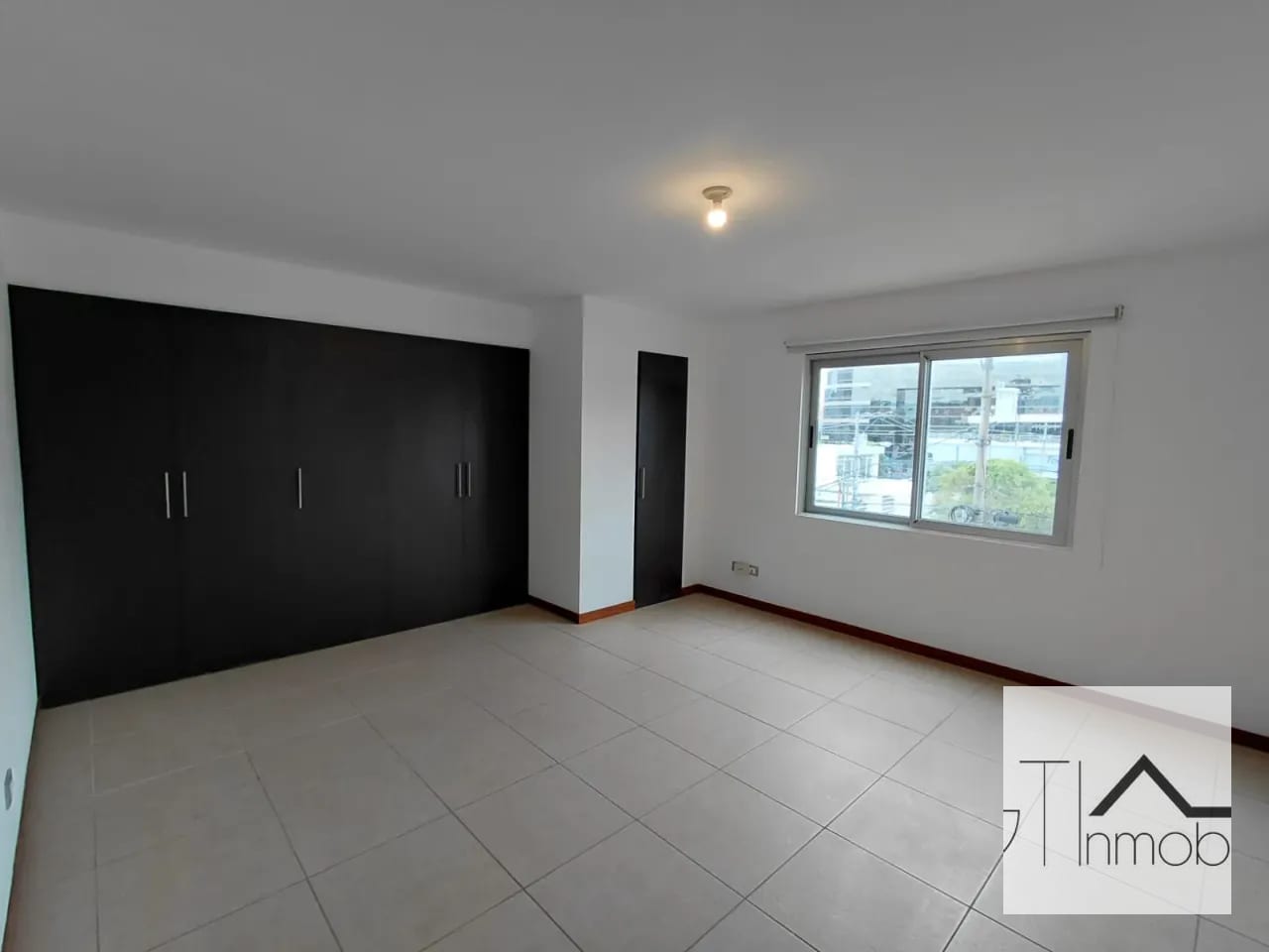 Amplio apartamento en venta, área de hospitales — Apartamento en Venta en Ciudad Vieja, Zona 10, Guatemala, Ciudad — foto 5 de 17