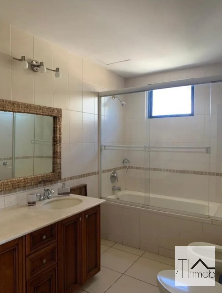 Apartamento en renta zona 10 nivel 12 — Apartamento en Alquiler en Altos de Santa Clara, Zona 10, Guatemala, Ciudad — foto 1 de 17