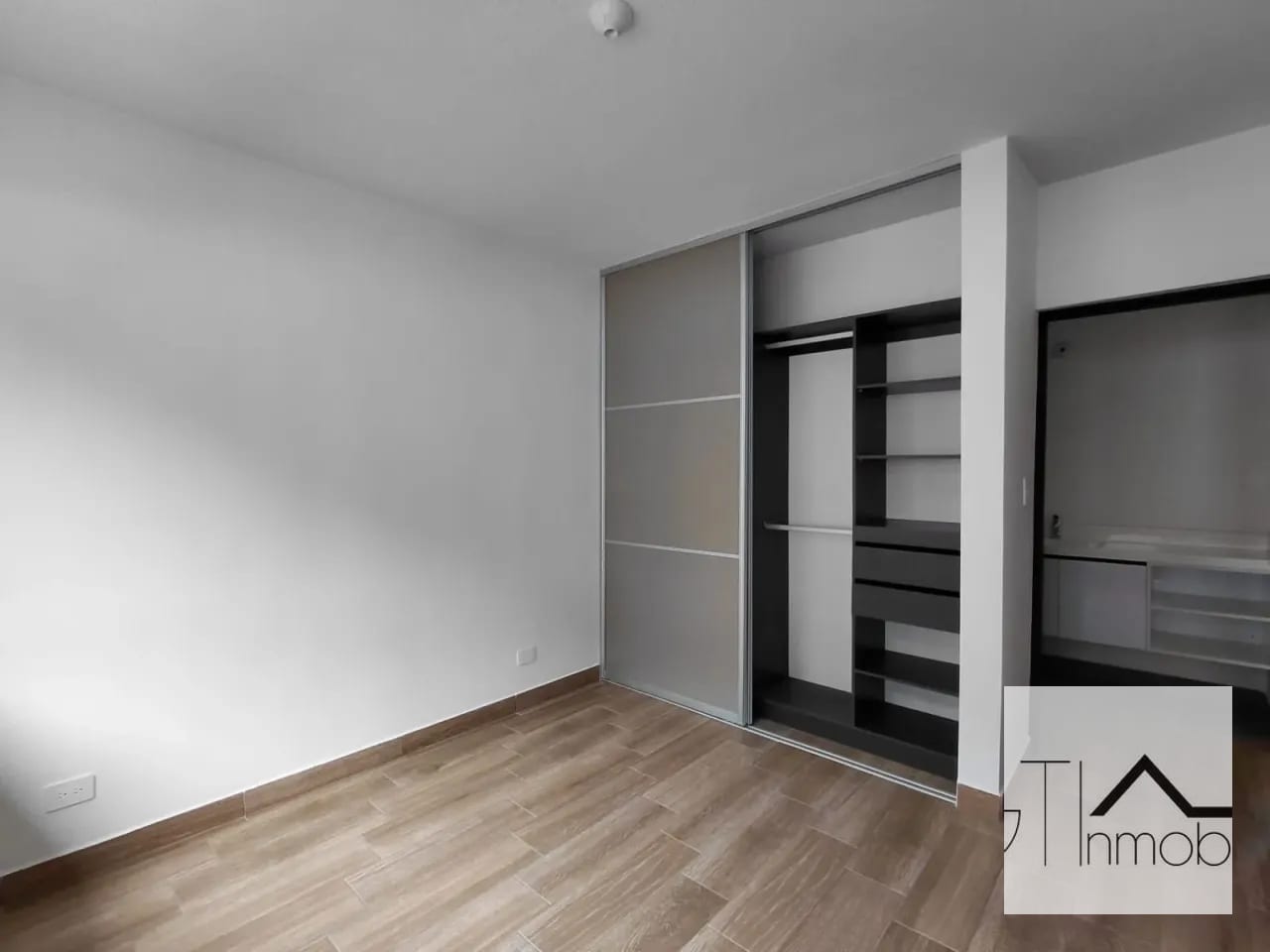 Casa para estrenar en zona 16 — Casa en Venta en Zona 16, Guatemala, Ciudad — foto 10 de 17