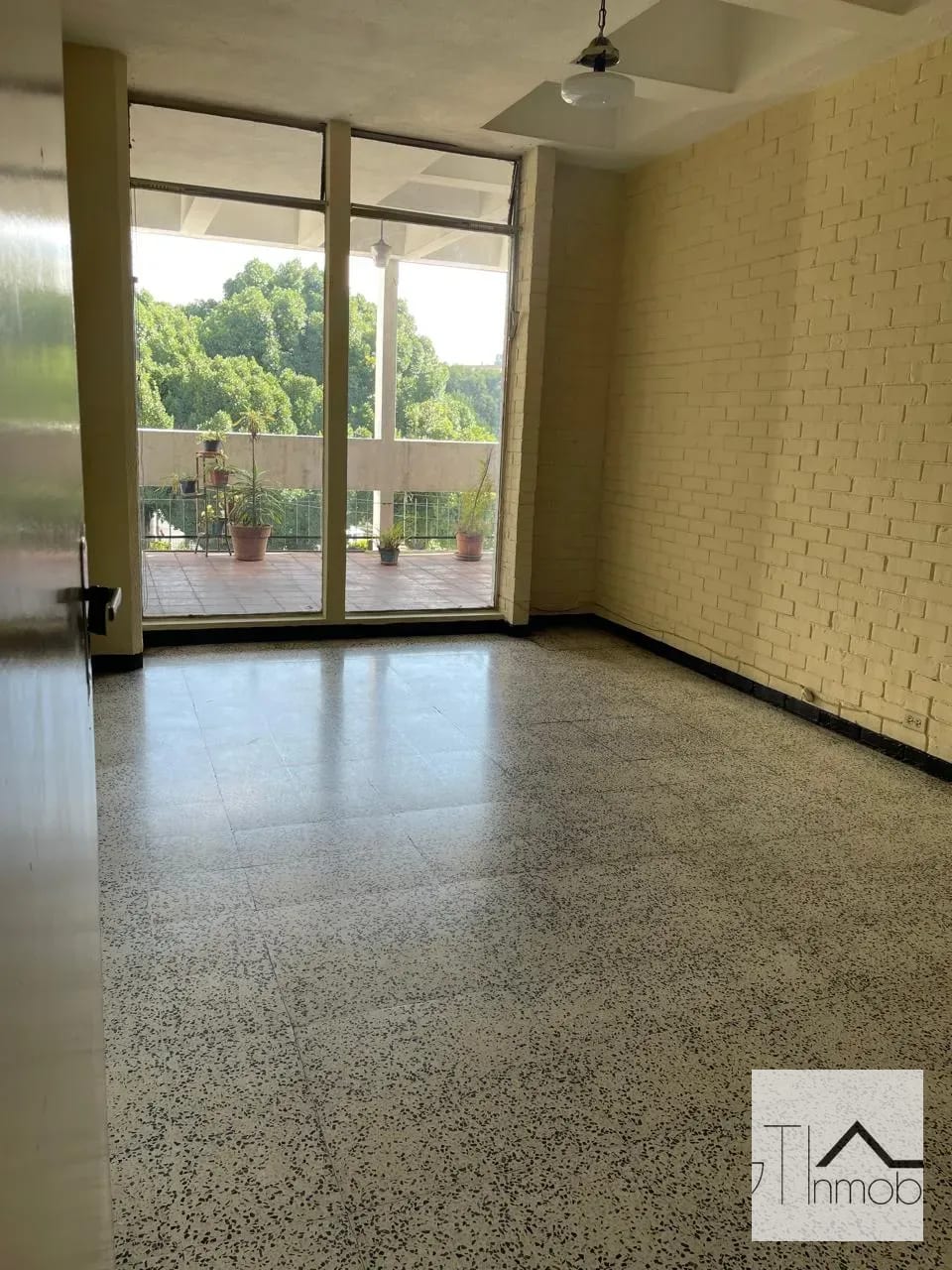 Amplia oficina en edificio antiguo frente el obelisco — Oficina en Alquiler en Obelisco, Zona 13, Guatemala, Ciudad — foto 4 de 13