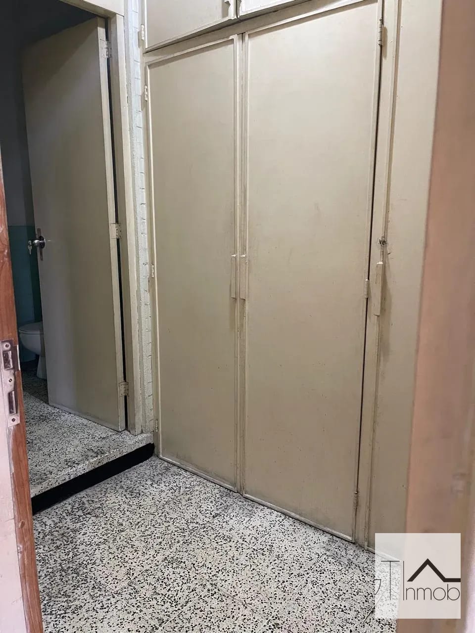 Amplia oficina en edificio antiguo frente el obelisco — Oficina en Alquiler en Obelisco, Zona 13, Guatemala, Ciudad — foto 9 de 13