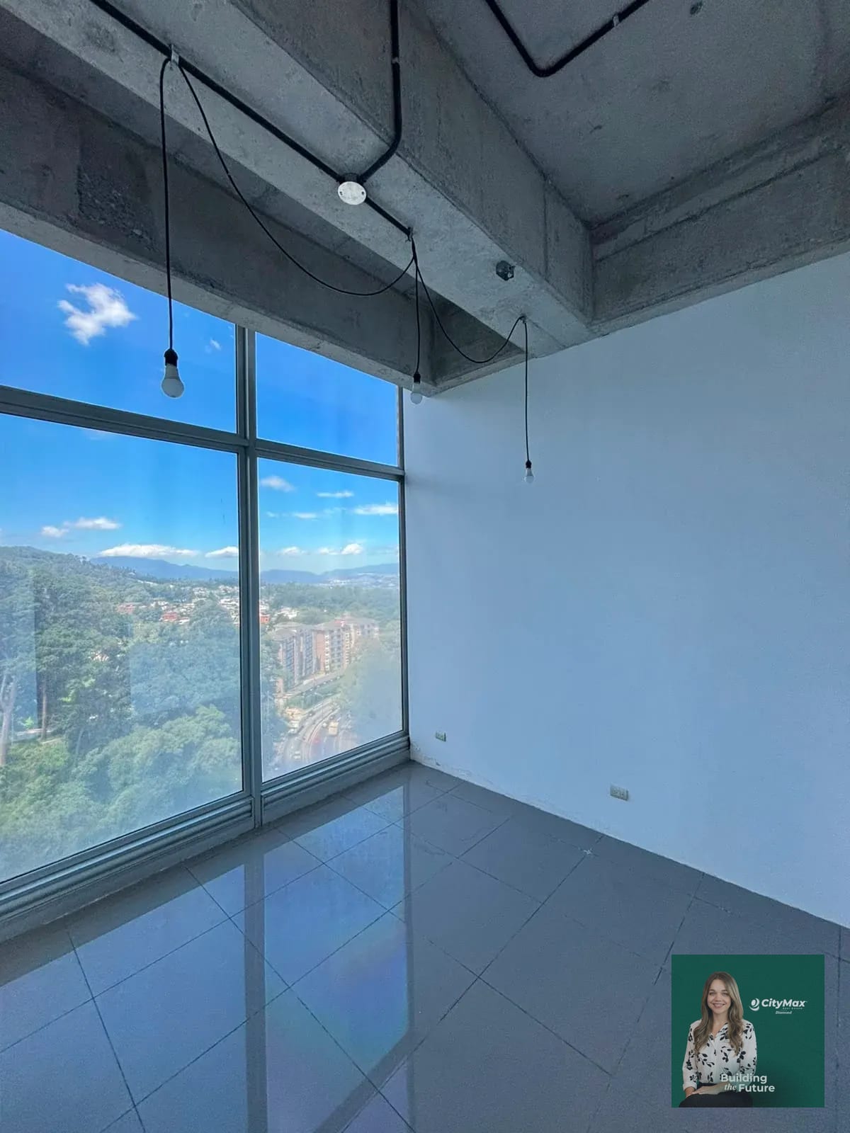 Hermosa oficina en renta — Oficina en Alquiler en Torre Tigo, Carretera a El Salvador, Guatemala, Ciudad — foto 1 de 11