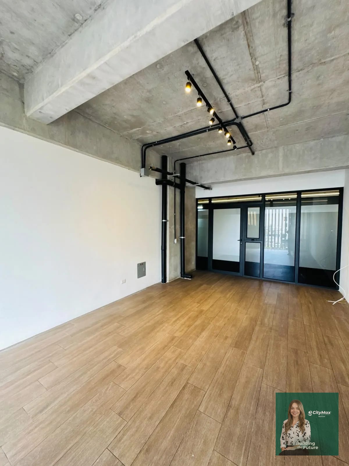 Oficina en Venta – Zona 4 — Oficina en Venta en Granat, Zona 4, Guatemala, Ciudad — foto 1 de 7