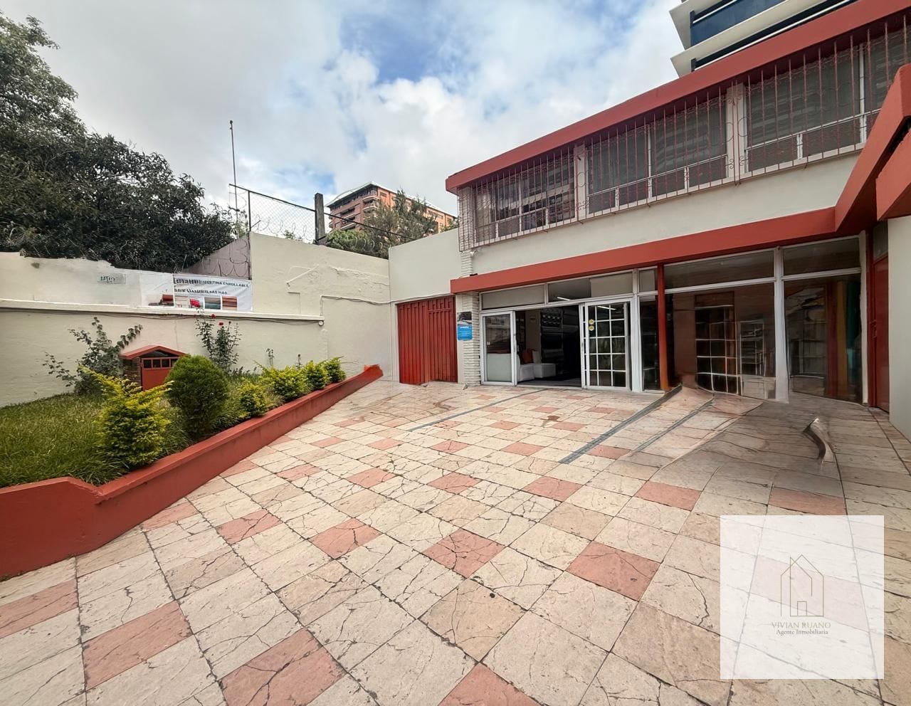 Casa Comercial en alquiler zona 10 — Casa en Alquiler en Zona 10, Guatemala, Ciudad — foto 3 de 11