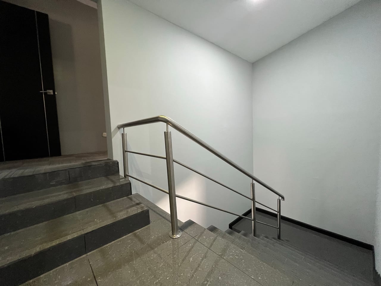 Alquiler de Edificio de 2 Niveles | 20 calle zona 10 (C) — Edificio en Alquiler en Zona 10, Guatemala, Ciudad — foto 7 de 15