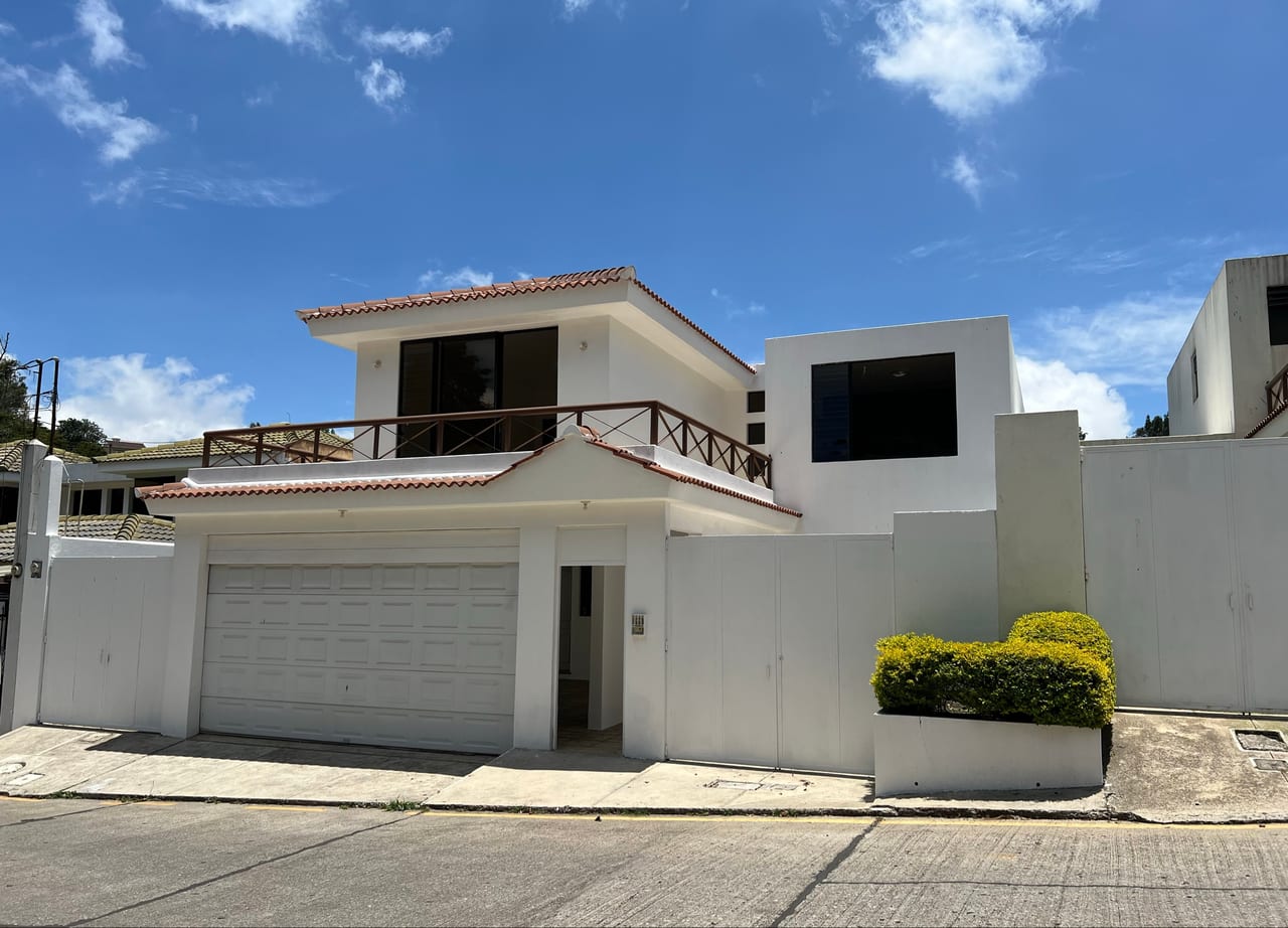 Venta amplia casa 4 Dormitorios | Terravista Km 16.5 Carr. A Olmeca — Casa en Venta en Terravista, Carretera a El Salvador, Guatemala, Ciudad — foto 1 de 17