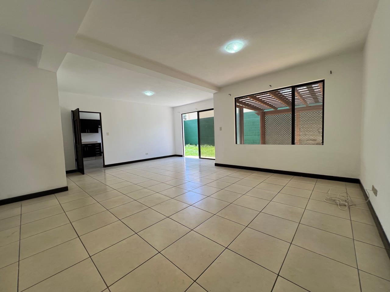 Venta amplia casa 4 Dormitorios | Terravista Km 16.5 Carr. A Olmeca — Casa en Venta en Terravista, Carretera a El Salvador, Guatemala, Ciudad — foto 16 de 17