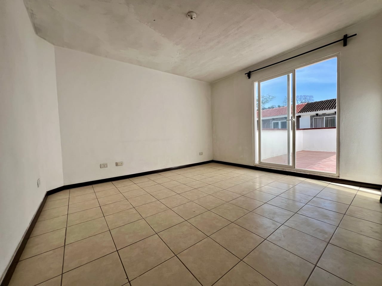 Venta amplia casa Km 30.5 Carr. El Salvador | Alamedas de Santo Domingo — Casa en Venta en Alamedas de Santo Domingo, Carretera a El Salvador, Guatemala, Ciudad — foto 10 de 17