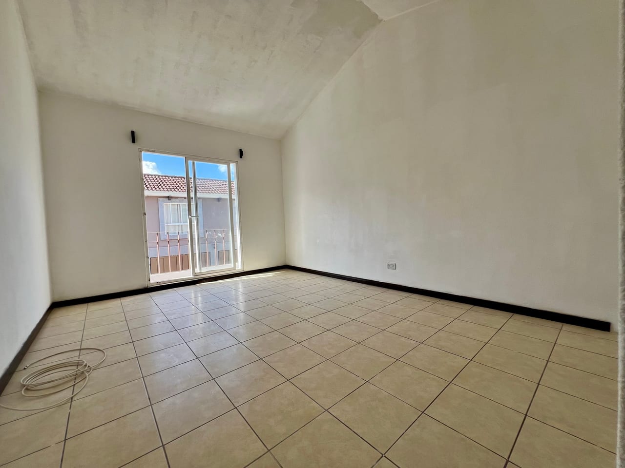 Venta amplia casa Km 30.5 Carr. El Salvador | Alamedas de Santo Domingo — Casa en Venta en Alamedas de Santo Domingo, Carretera a El Salvador, Guatemala, Ciudad — foto 13 de 17