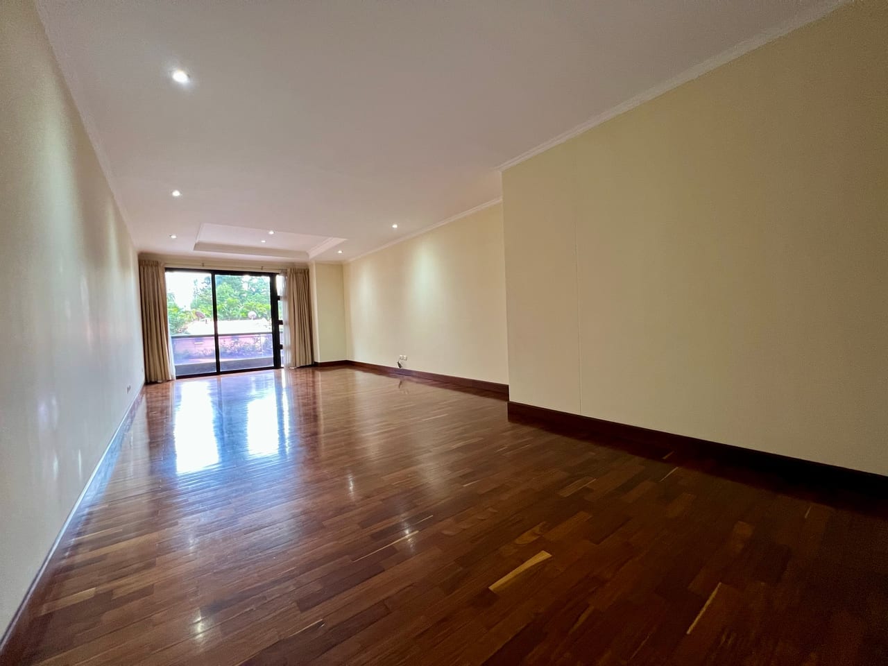 Alquiler amplio apartamento 3 Dormitorios | Altos de Santa Clara Z10 — Apartamento en Alquiler en Altos de Santa Clara, Zona 10, Guatemala, Ciudad — foto 1 de 17