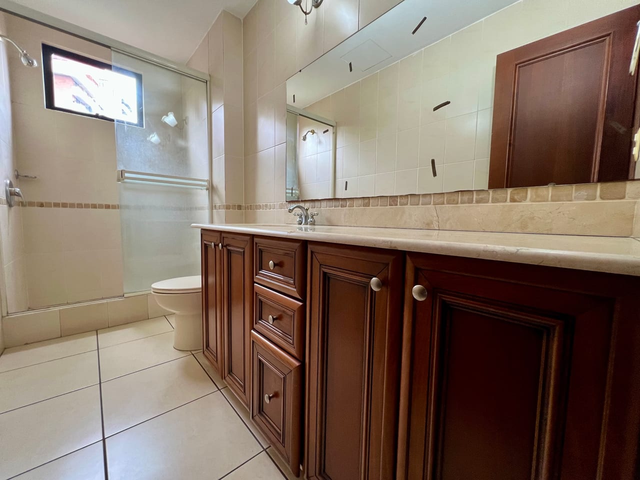 Alquiler amplio apartamento 3 Dormitorios | Altos de Santa Clara Z10 — Apartamento en Alquiler en Altos de Santa Clara, Zona 10, Guatemala, Ciudad — foto 12 de 17