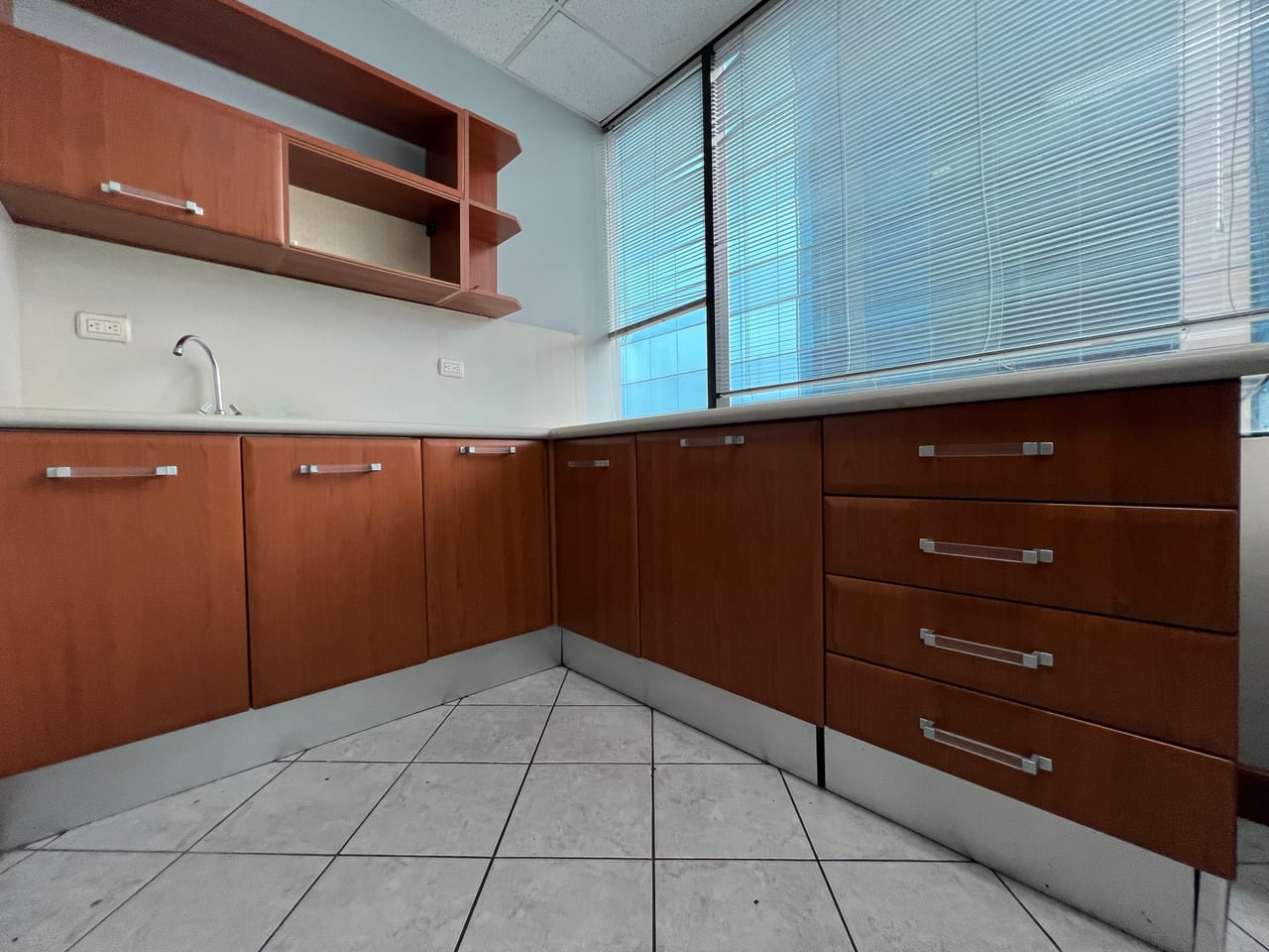 Venta amplia oficina tabicada | Europlaza zona 14 — Oficina en Venta en Europlaza, Zona 14, Guatemala, Ciudad — foto 11 de 12