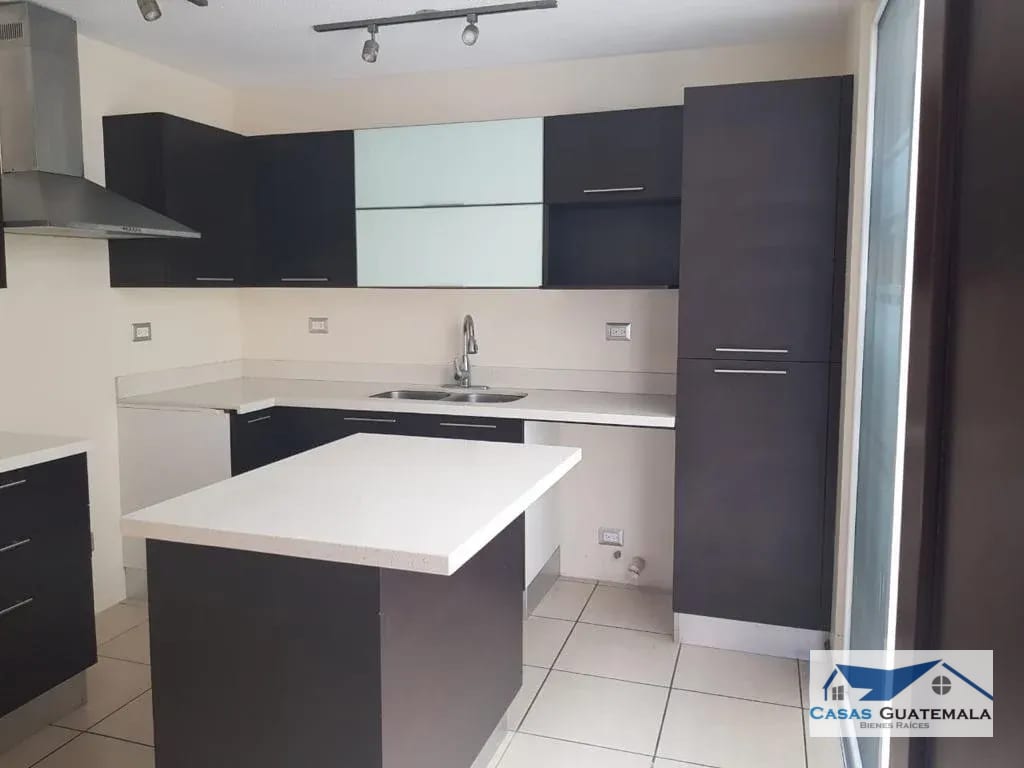 Rento casa en Zona 16 SAN ISIDRO CONDOMINIO EXCLUSIVO — Casa en Alquiler en Zona 16, Guatemala, Ciudad — foto 12 de 17