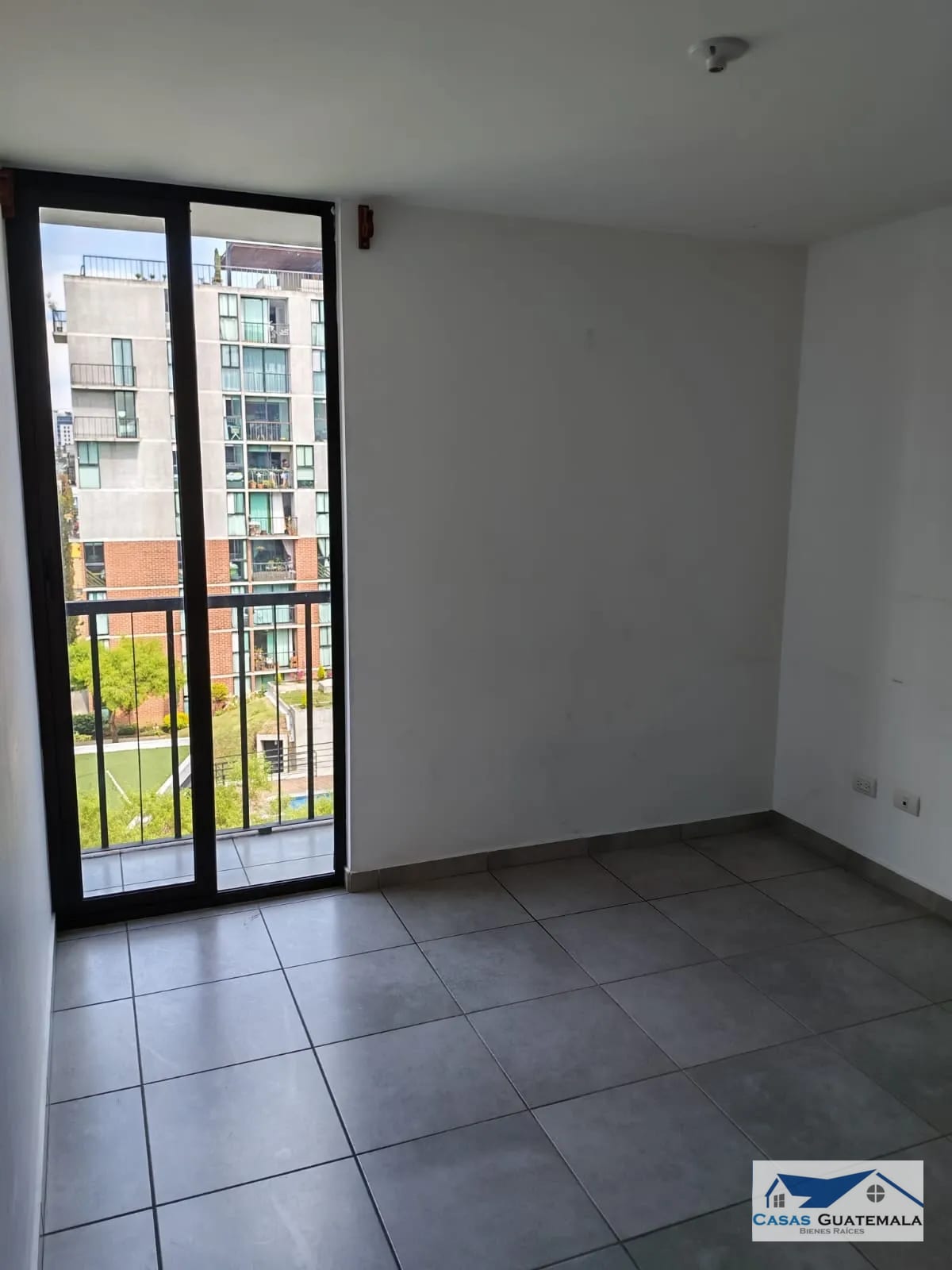 Vendo apartamento en Zona 11 MARISCAL REMATE BANCARIO - Image 5