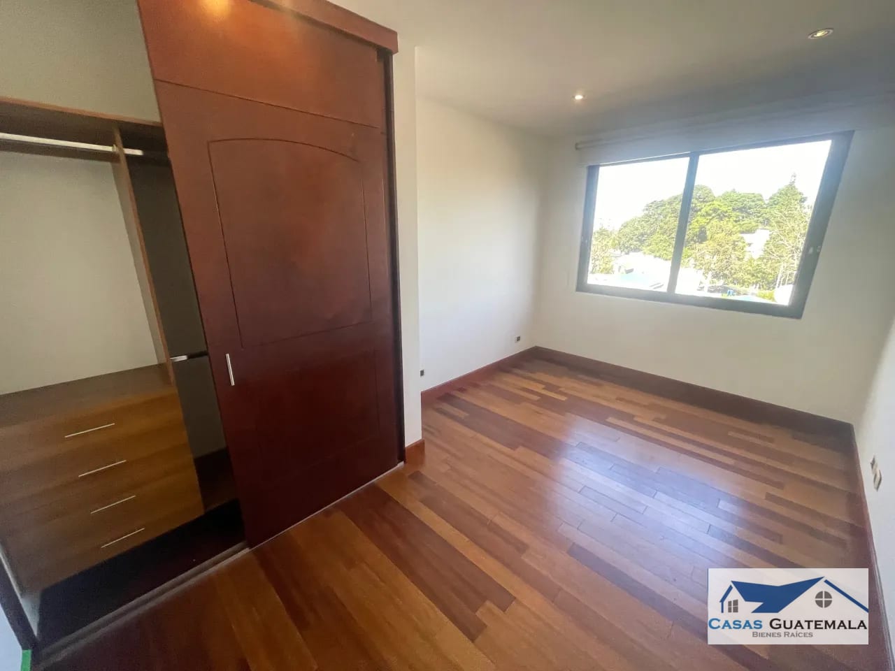 Rento apartamento en Oakland EDIFICIO EXCLUSIVO CERCA DE OAKLAND MALL — Apartamento en Alquiler en Zona 10, Guatemala, Ciudad — foto 9 de 14