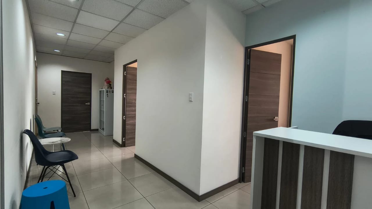 Rento Clínica Médica Edificio Sixtino 1, Zona 10 — Clínica en Alquiler en Sixtino I, Zona 10, Guatemala, Ciudad — foto 1 de 6