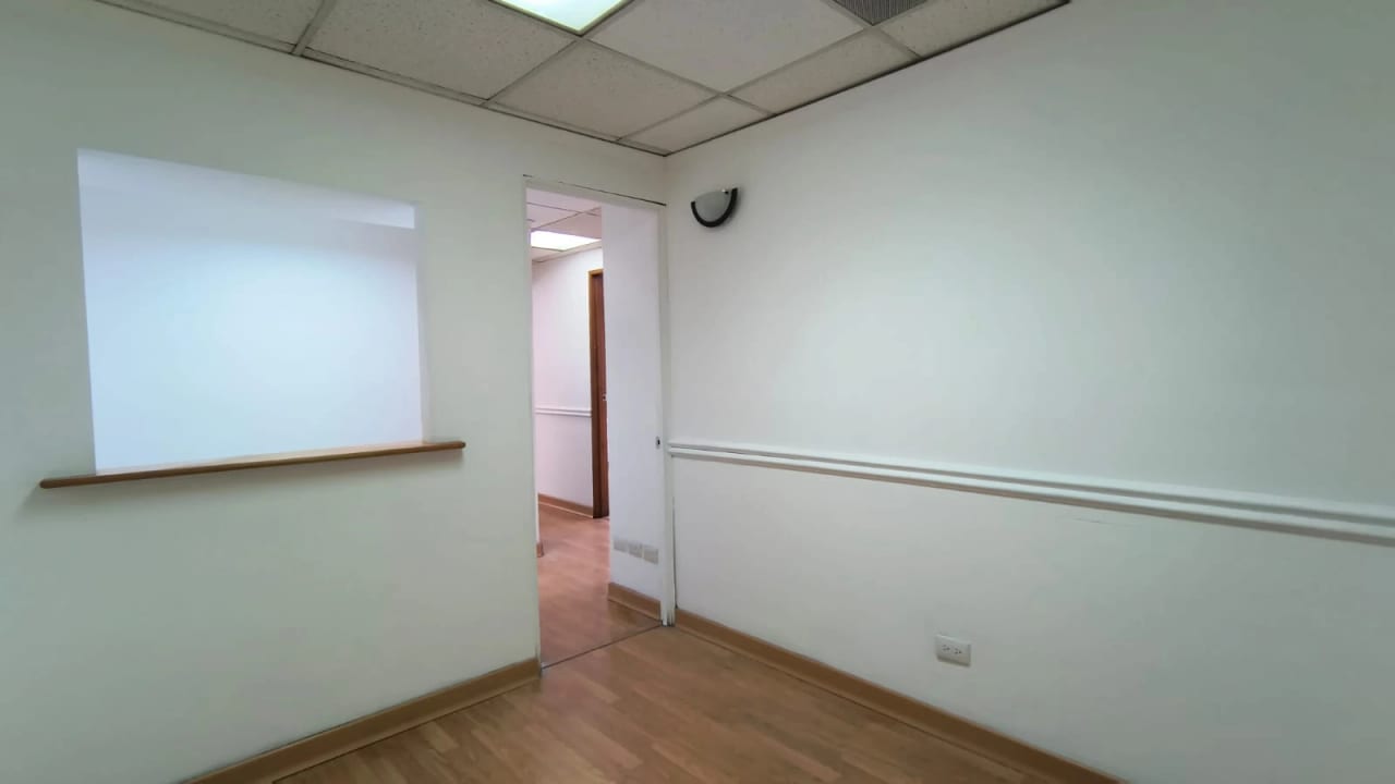 Rento Clínica Médica Zona 10 — Clínica en Alquiler en Santa Clara II, Zona 10, Guatemala, Ciudad — foto 1 de 9