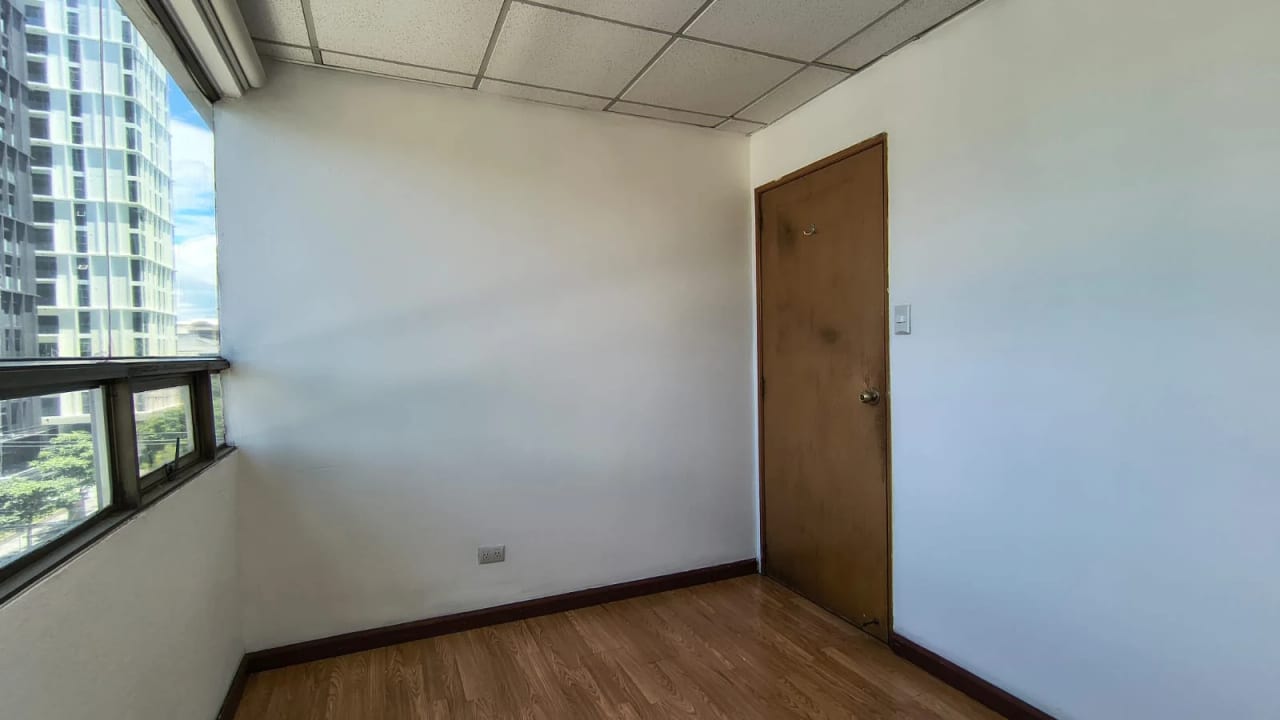 Rento Clínica Médica Zona 10 — Clínica en Alquiler en Santa Clara II, Zona 10, Guatemala, Ciudad — foto 5 de 9