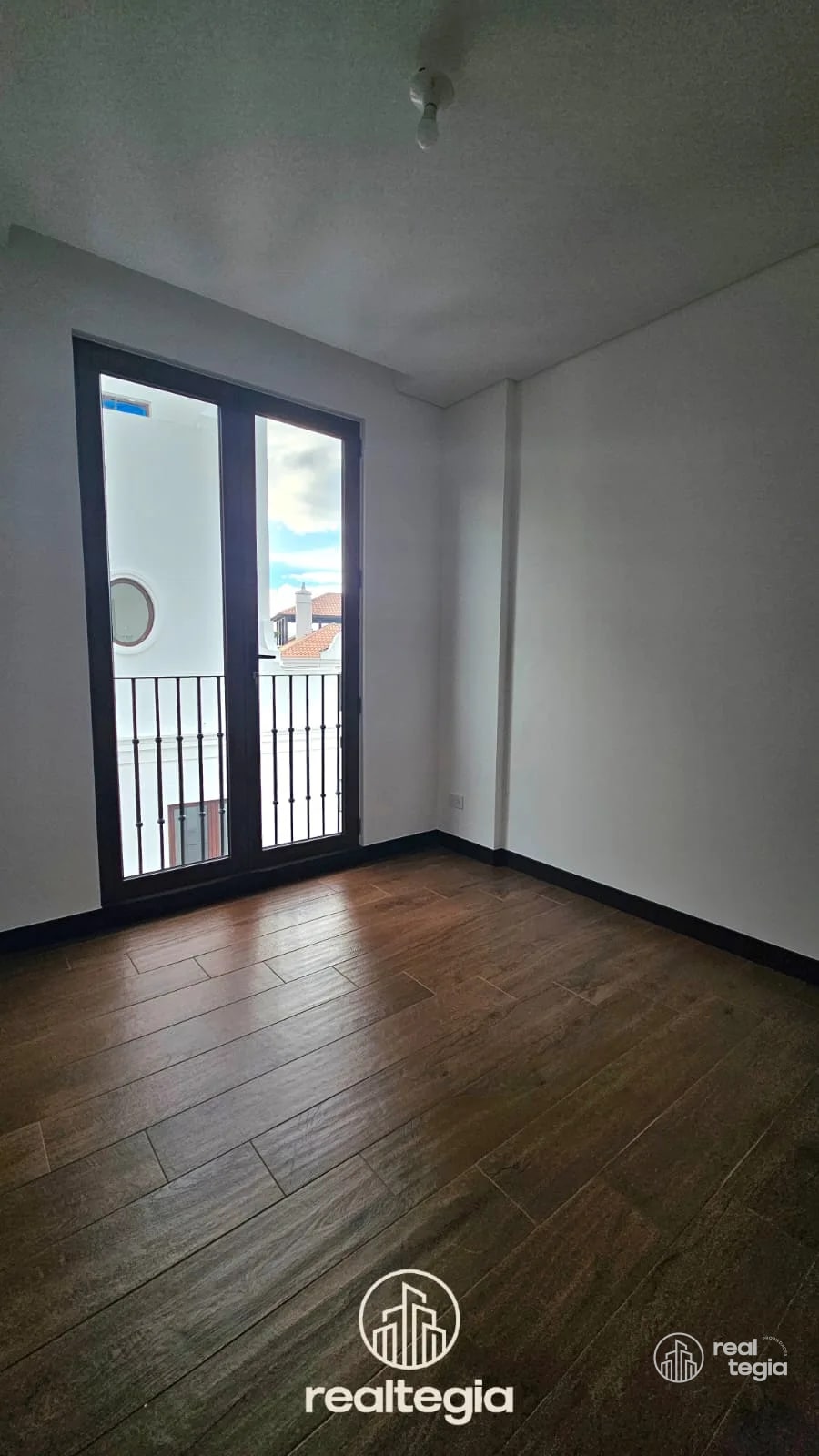 APARTAMENTO EN VENTA LIRIOS DE CAYALÁ ZONA 16 — Apartamento en Venta en Zona 16, Guatemala, Ciudad — foto 4 de 8