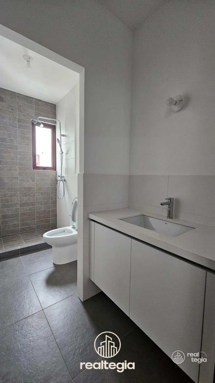 APARTAMENTO EN VENTA LIRIOS DE CAYALÁ ZONA 16 — Apartamento en Venta en Zona 16, Guatemala, Ciudad — foto 8 de 8