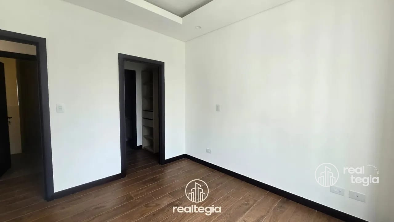APARTAMENTO LIRIOS DE CAYALÁ ZONA 16 — Apartamento en Alquiler en Zona 16, Guatemala, Ciudad — foto 4 de 9