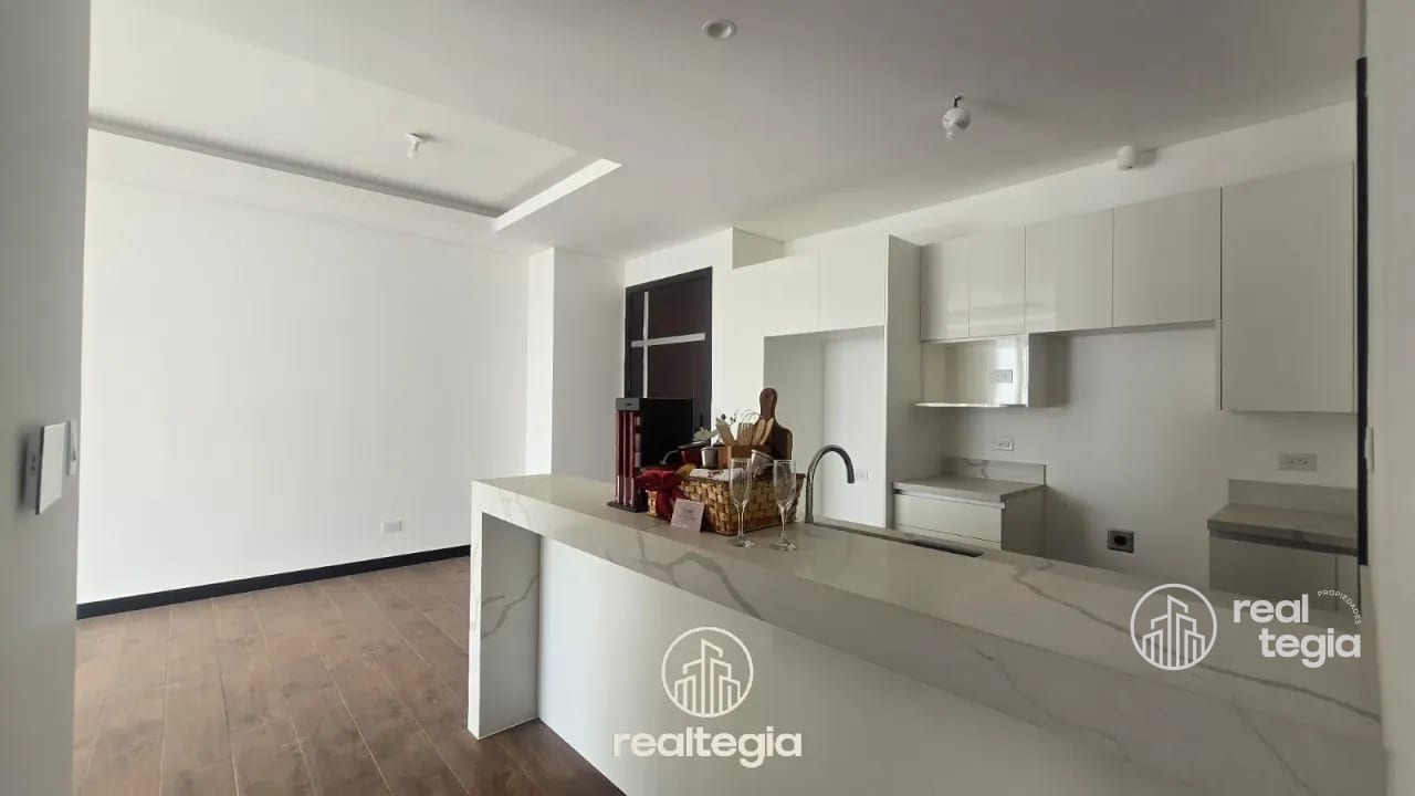 APARTAMENTO LIRIOS DE CAYALÁ ZONA 16 — Apartamento en Alquiler en Zona 16, Guatemala, Ciudad — foto 2 de 9